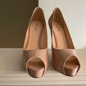 Guess platform peep toe pump